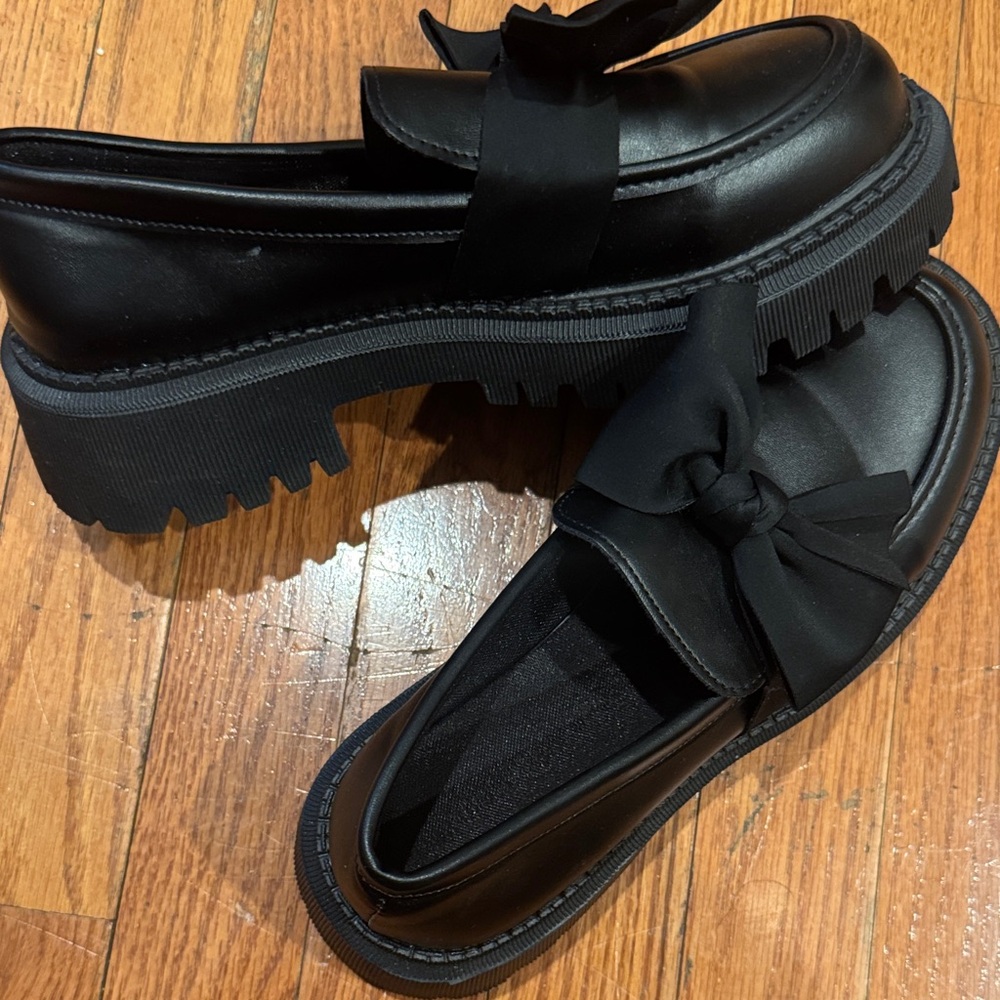 Women’s Black Chunky Loafer with Bow Accent